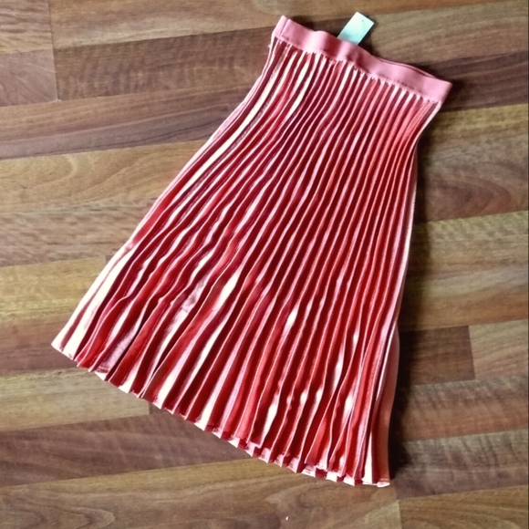 NY & Company Pleated Midi Skirt - Picture 2 of 3